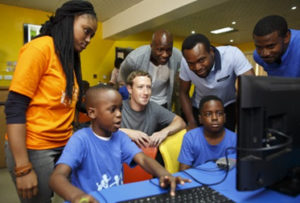 Zuckerberg, en Lagos (Nigeria) promoviendo la enseñanza digital