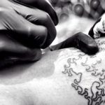 Tinta de los tatuajes, se riega por todo el cuerpo