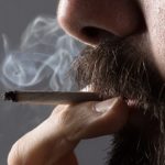 Donde es legal, los adultos consumen más marihuana