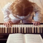 Clases de piano y el mejoramiento del lenguaje