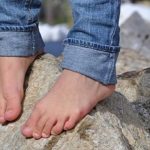Caminar descalzo.. mejora habilidades motrices en los niños