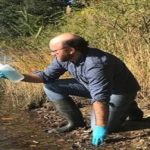 Una muestra de agua..para calcular la cantidad de peces