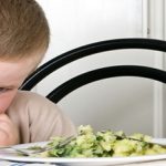 Como lidiar con los niños que rechazan los alimentos