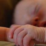 Encuentran residuos de plomo..en los dientes de bebés