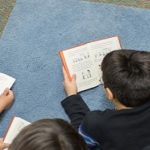 Un niño,, buen lector en Español..aprende más rápido el Inglés