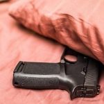Quienes portan armas.. ni duermen tranquilos, ni son más felices..