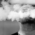Australia suspende importación de cigarrillos electrónicos